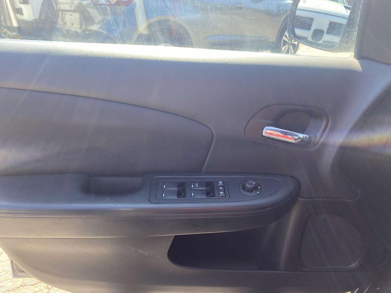 2014 Chrysler 200 4dr Sdn LX Photo