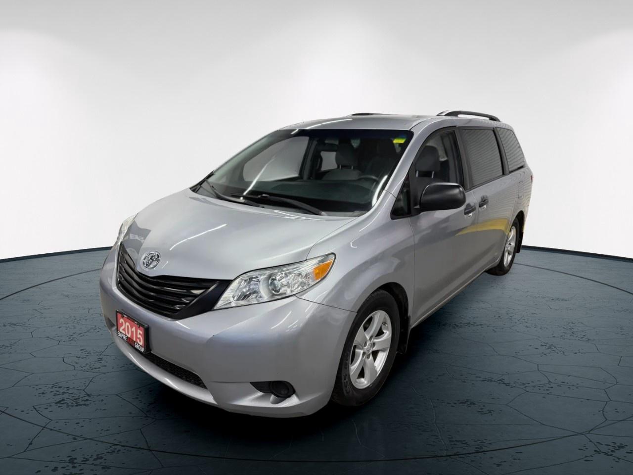 2015 Toyota Sienna L Photo