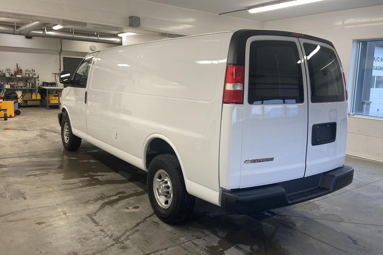 2022 Chevrolet Express Cargo Van BASE RWD 2500 155 Photo1