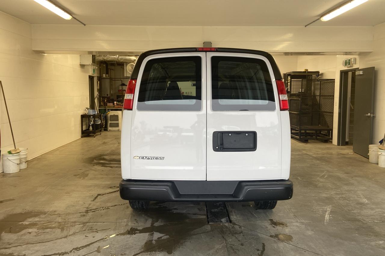 2022 Chevrolet Express Cargo Van BASE RWD 2500 155 Photo3