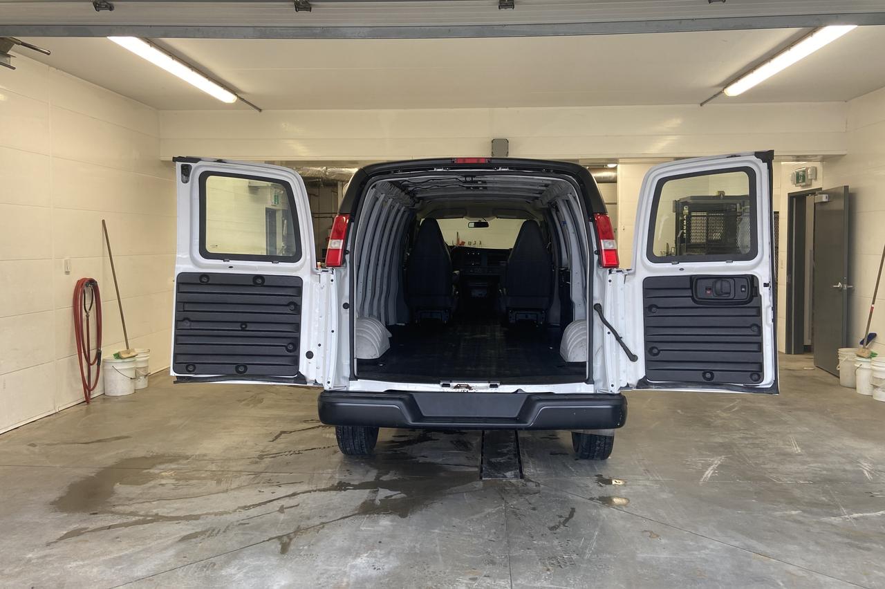 2022 Chevrolet Express Cargo Van BASE RWD 2500 155 Photo4