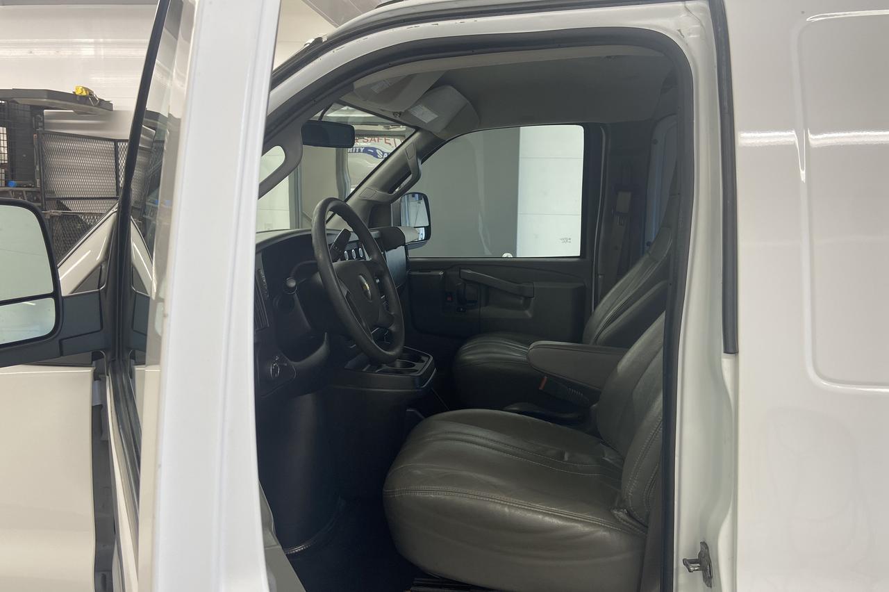 2022 Chevrolet Express Cargo Van BASE RWD 2500 155 Photo