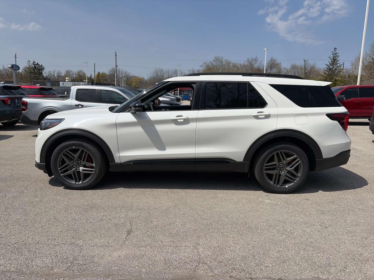 2026 Ford Explorer ST 4WD Photo1