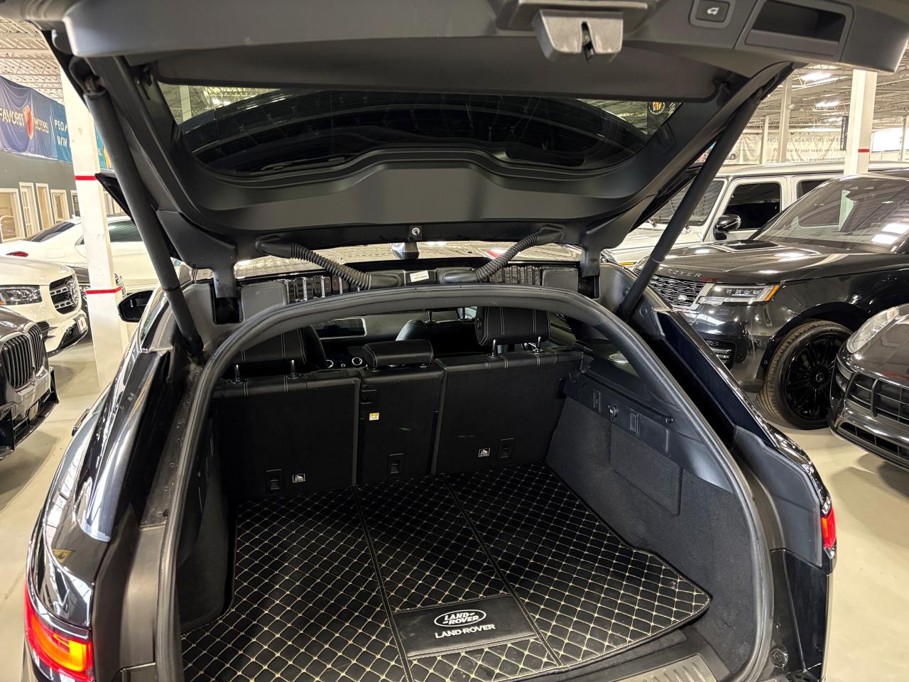 2018 Land Rover Range Rover Velar P380 SE R-Dynamic|AWD|NAV|HEADSUP|MERIDIANSURROUND Photo