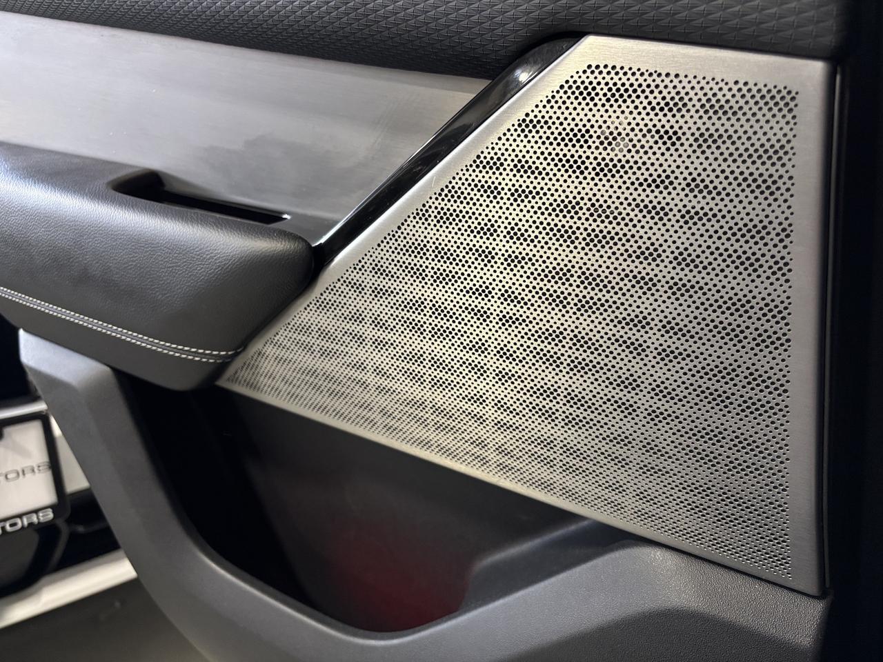 2018 Land Rover Range Rover Velar P380 SE R-Dynamic|AWD|NAV|HEADSUP|MERIDIANSURROUND Photo