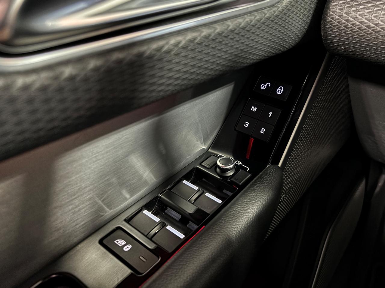 2018 Land Rover Range Rover Velar P380 SE R-Dynamic|AWD|NAV|HEADSUP|MERIDIANSURROUND Photo