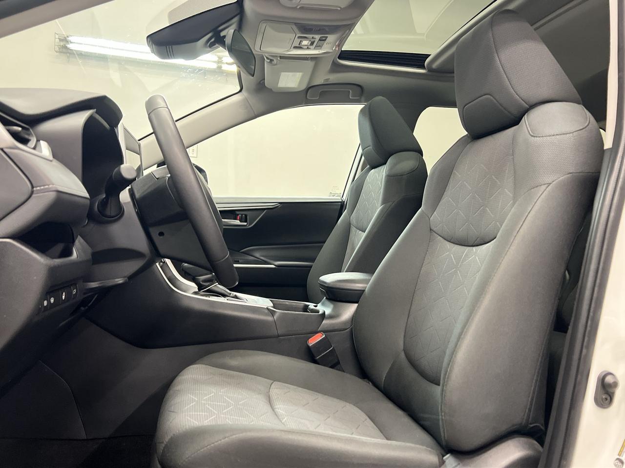 2024 Toyota RAV4 XLE AWD | SUNROOF | HTD SEATS | CARPLAY | ALLOYS Photo