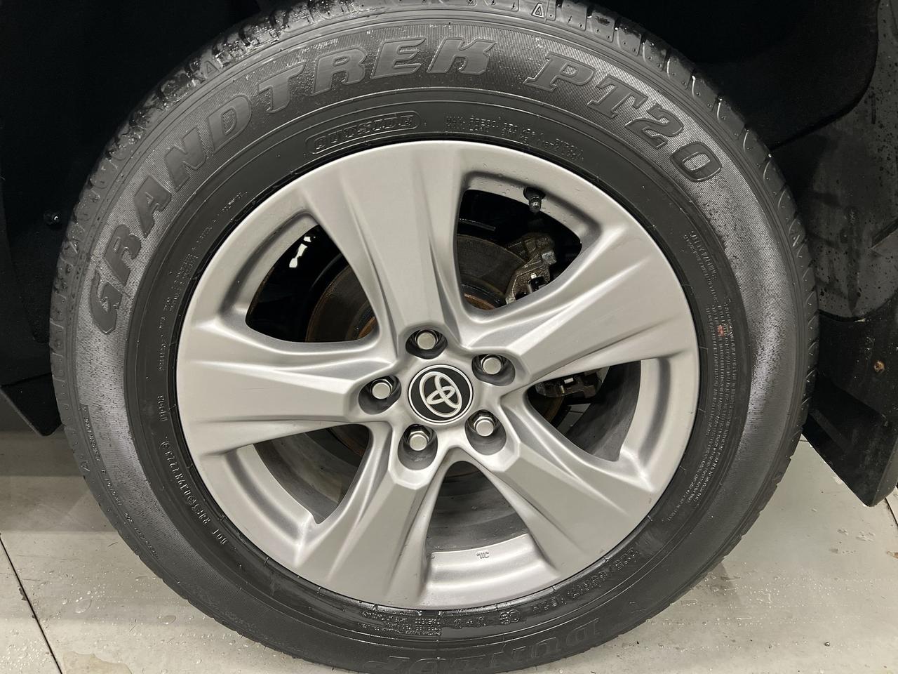 2024 Toyota RAV4 XLE AWD | SUNROOF | HTD SEATS | CARPLAY | ALLOYS Photo