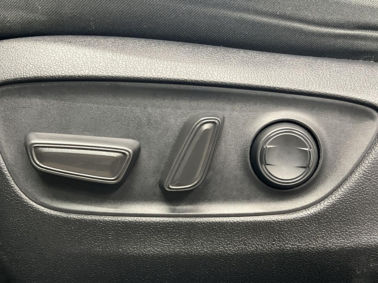 2024 Toyota RAV4 XLE AWD | SUNROOF | HTD SEATS | CARPLAY | ALLOYS Photo