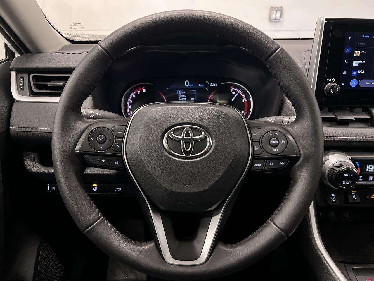 2024 Toyota RAV4 XLE AWD | SUNROOF | HTD SEATS | CARPLAY | ALLOYS Photo