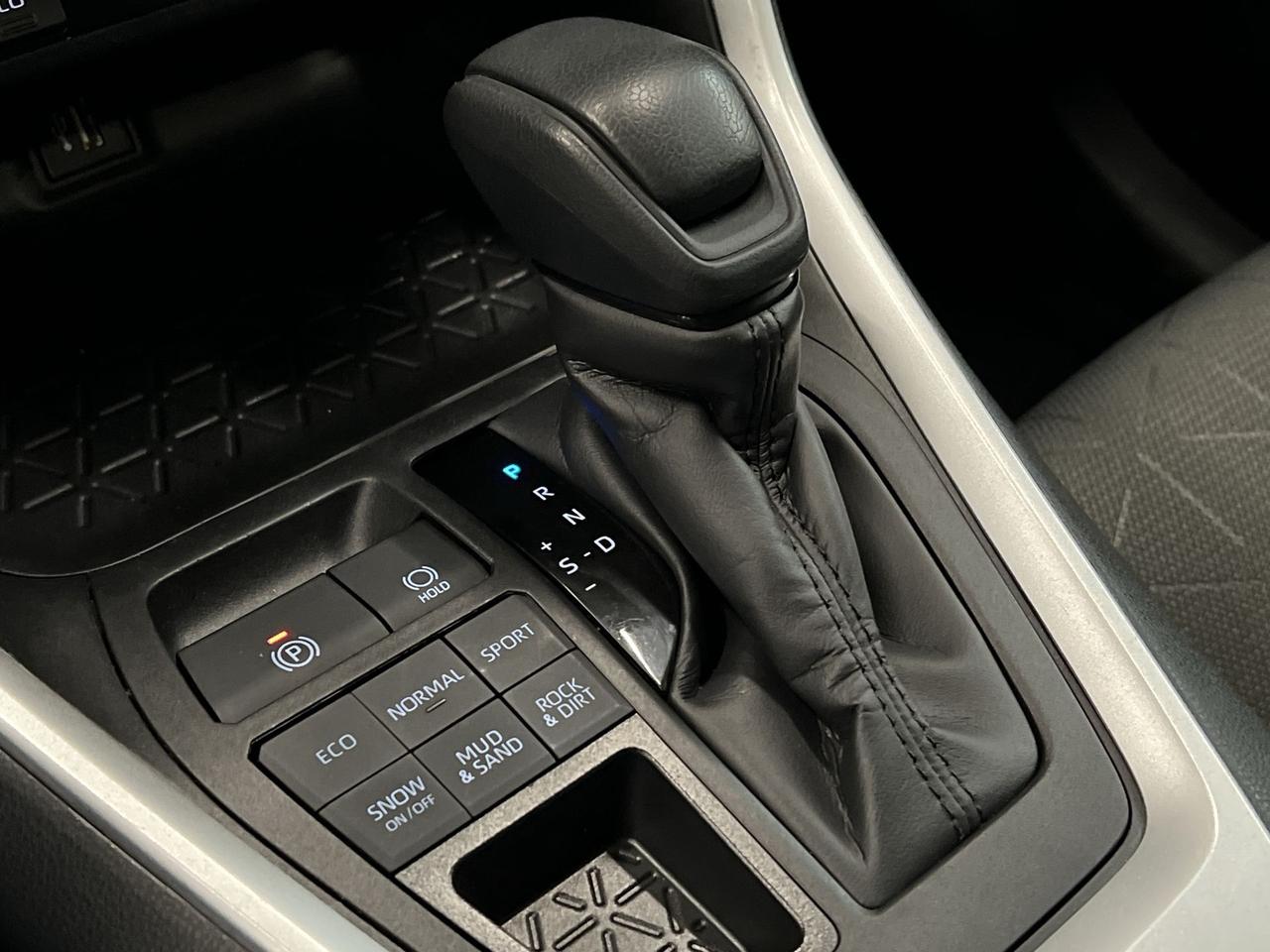 2024 Toyota RAV4 XLE AWD | SUNROOF | HTD SEATS | CARPLAY | ALLOYS Photo