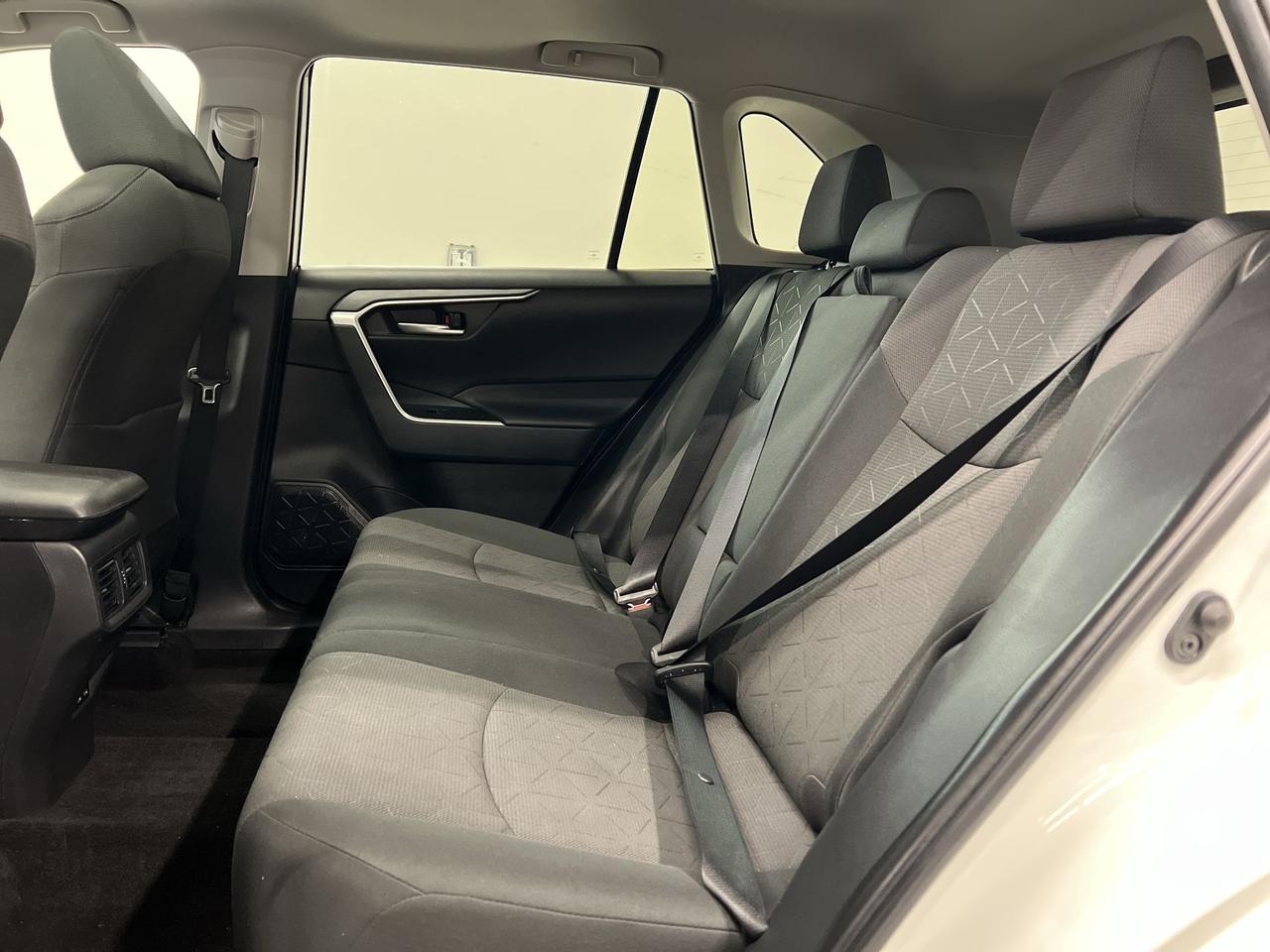 2024 Toyota RAV4 XLE AWD | SUNROOF | HTD SEATS | CARPLAY | ALLOYS Photo