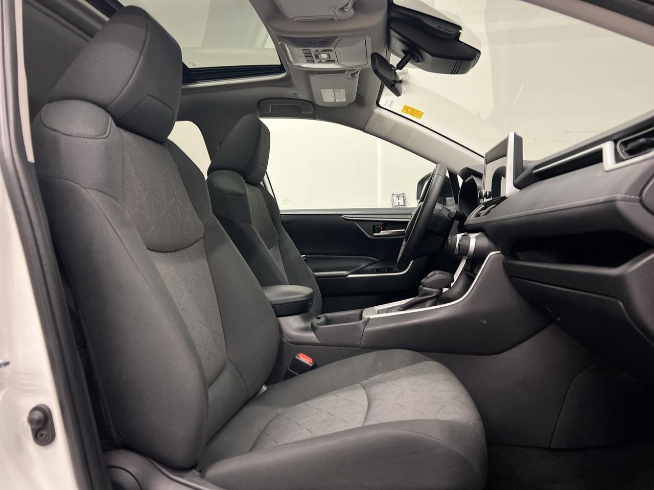 2024 Toyota RAV4 XLE AWD | SUNROOF | HTD SEATS | CARPLAY | ALLOYS Photo
