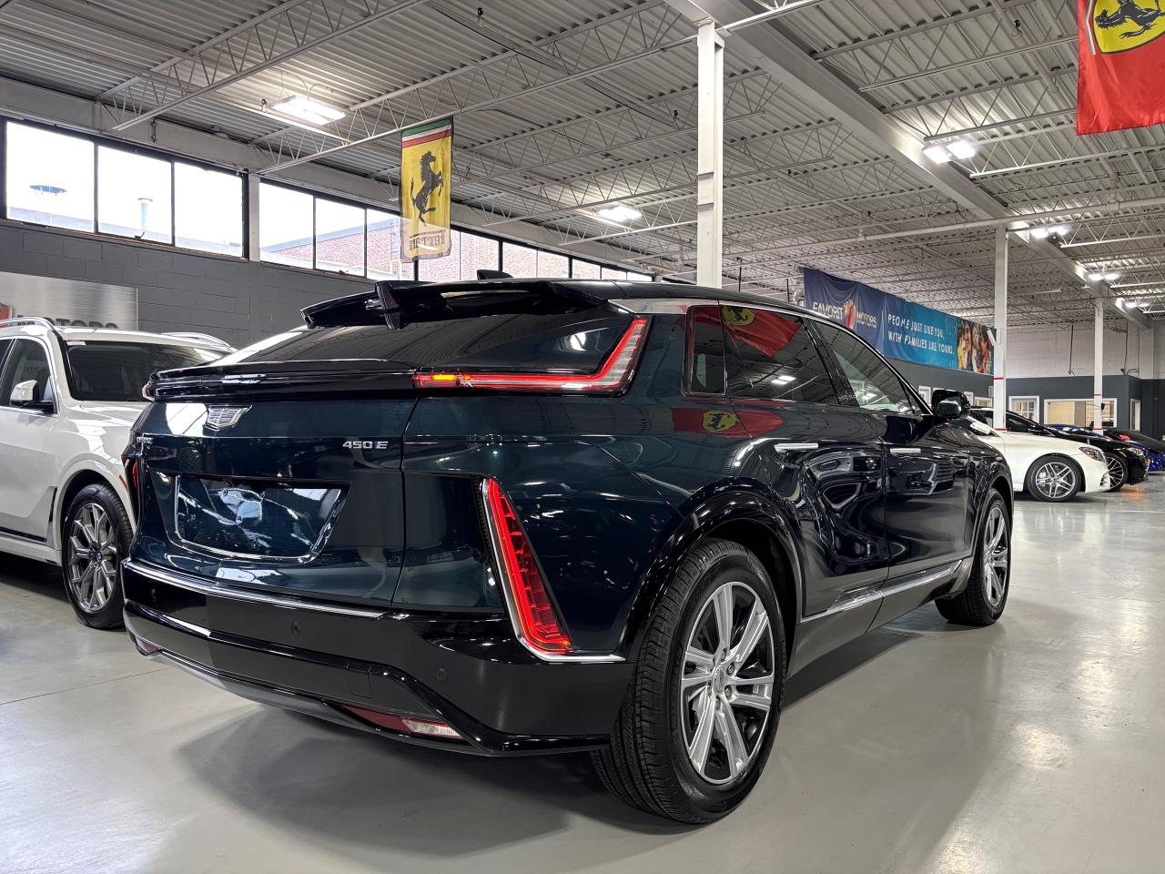 2024 Cadillac LYRIQ Tech|450E|1SA|RWD|CLUSTERNAV|EMERALDLAKE|PANOROOF| Photo