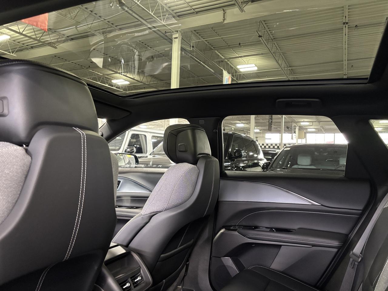 2024 Cadillac LYRIQ Tech|450E|1SA|RWD|CLUSTERNAV|EMERALDLAKE|PANOROOF| Photo