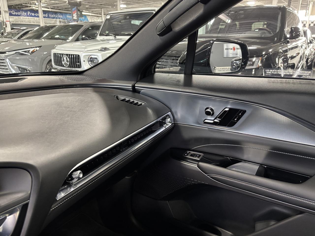 2024 Cadillac LYRIQ Tech|450E|1SA|RWD|CLUSTERNAV|EMERALDLAKE|PANOROOF| Photo