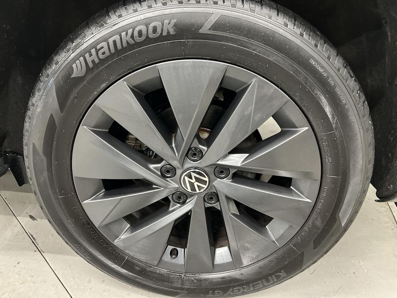 2022 Volkswagen Taos COMFORTLINE AWD | HTD LEATHER | CARPLAY | ALLOYS Photo