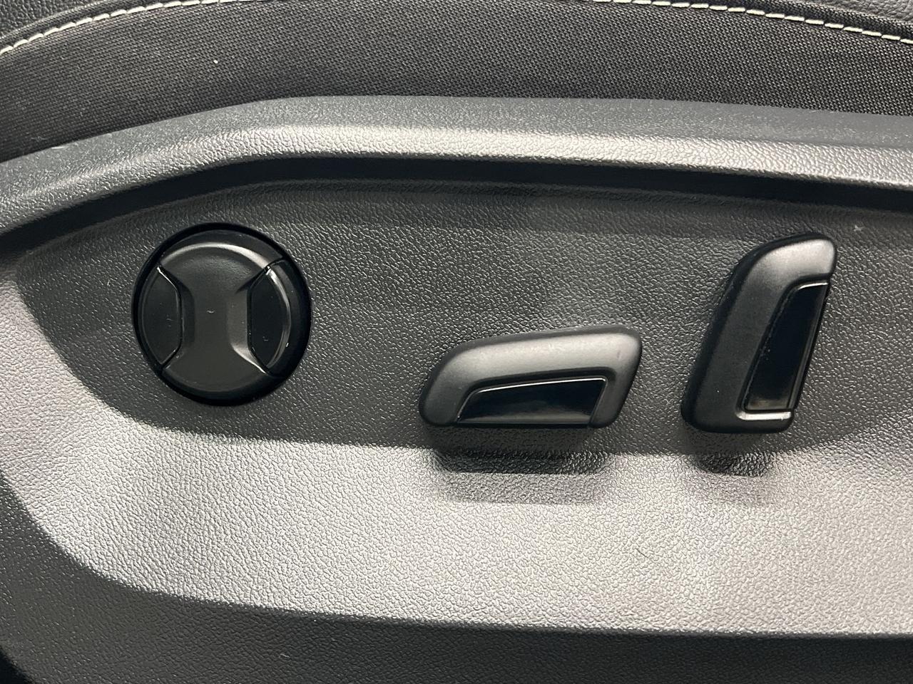 2022 Volkswagen Taos COMFORTLINE AWD | HTD LEATHER | CARPLAY | ALLOYS Photo