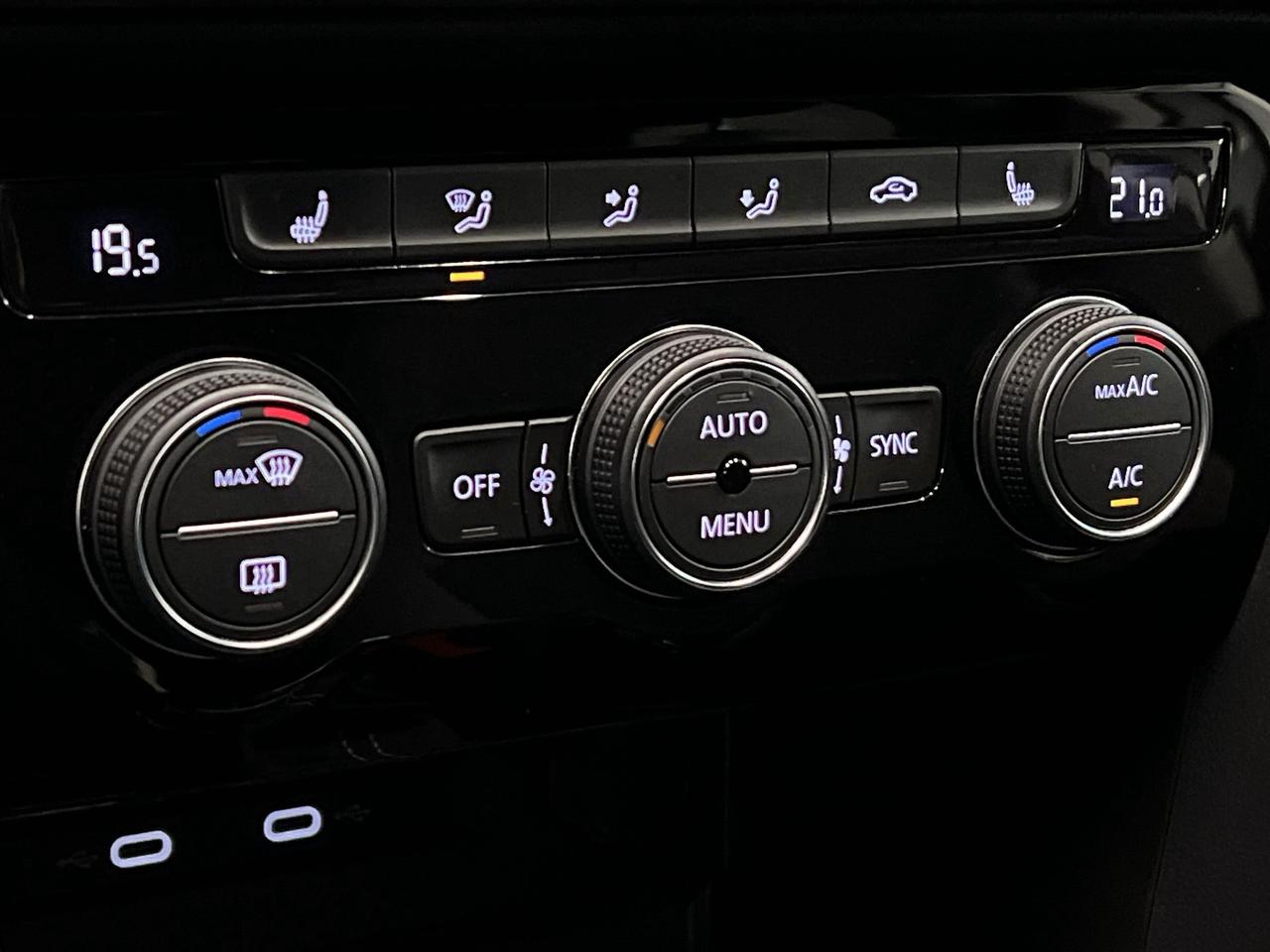 2022 Volkswagen Taos COMFORTLINE AWD | HTD LEATHER | CARPLAY | ALLOYS Photo
