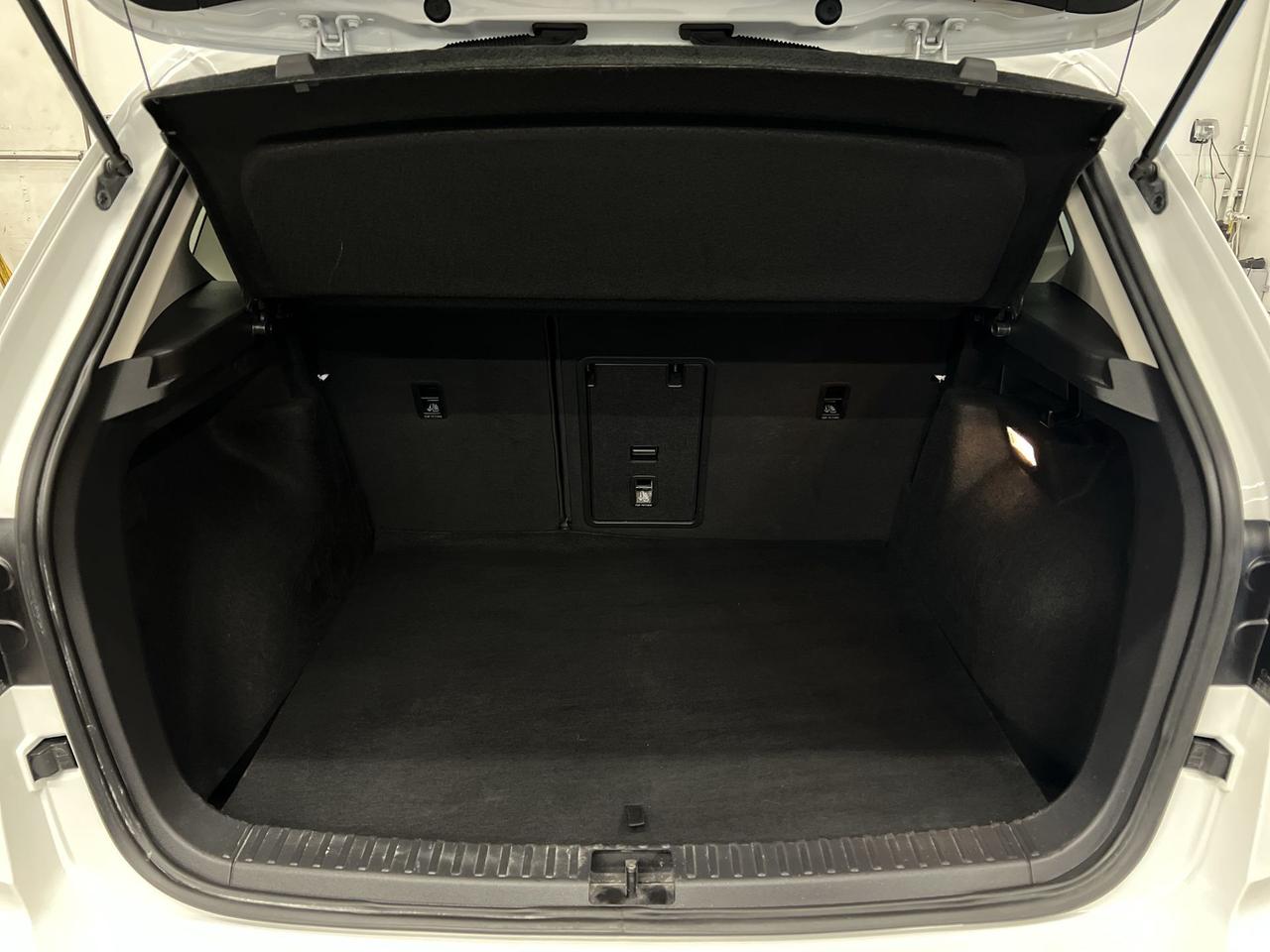 2022 Volkswagen Taos COMFORTLINE AWD | HTD LEATHER | CARPLAY | ALLOYS Photo