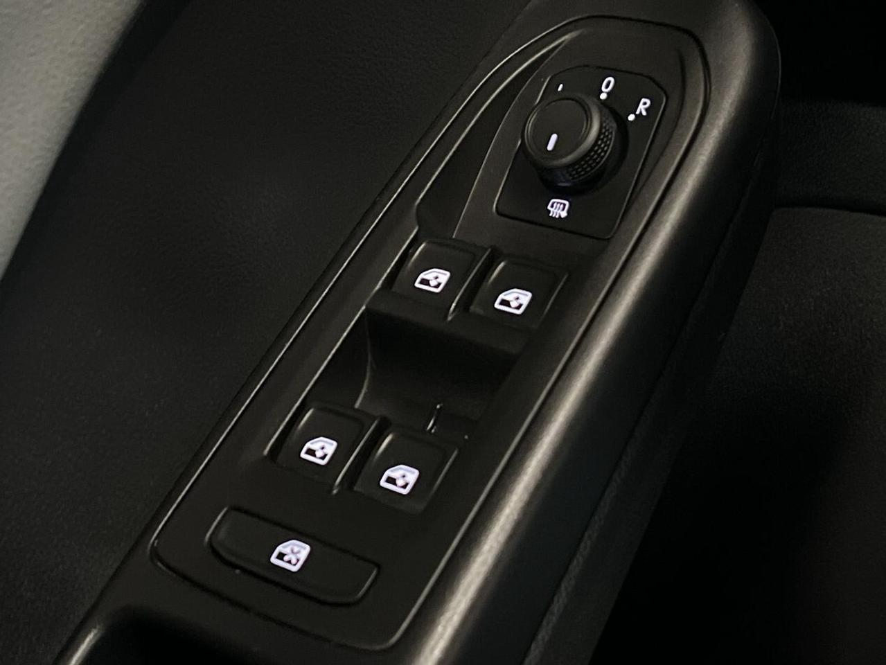 2022 Volkswagen Taos COMFORTLINE AWD | HTD LEATHER | CARPLAY | ALLOYS Photo