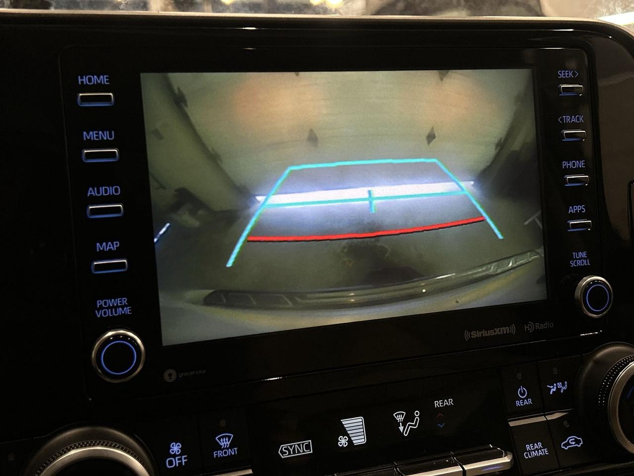 2020 Toyota Highlander XLE AWD | LOW KMS | 8-PASS | HTD LEATHER | SUNROOF Photo4