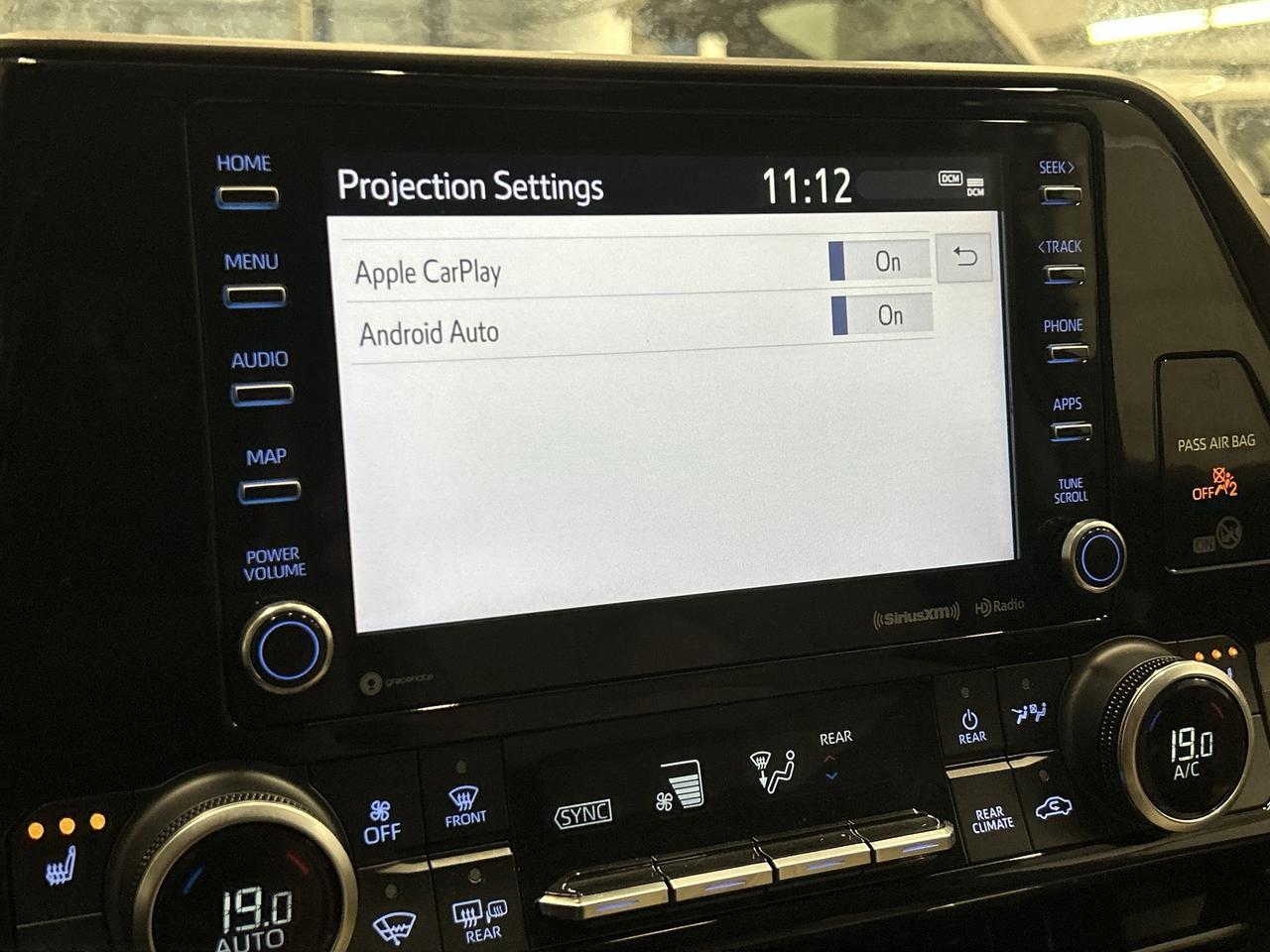 2020 Toyota Highlander XLE AWD | LOW KMS | 8-PASS | HTD LEATHER | SUNROOF Photo