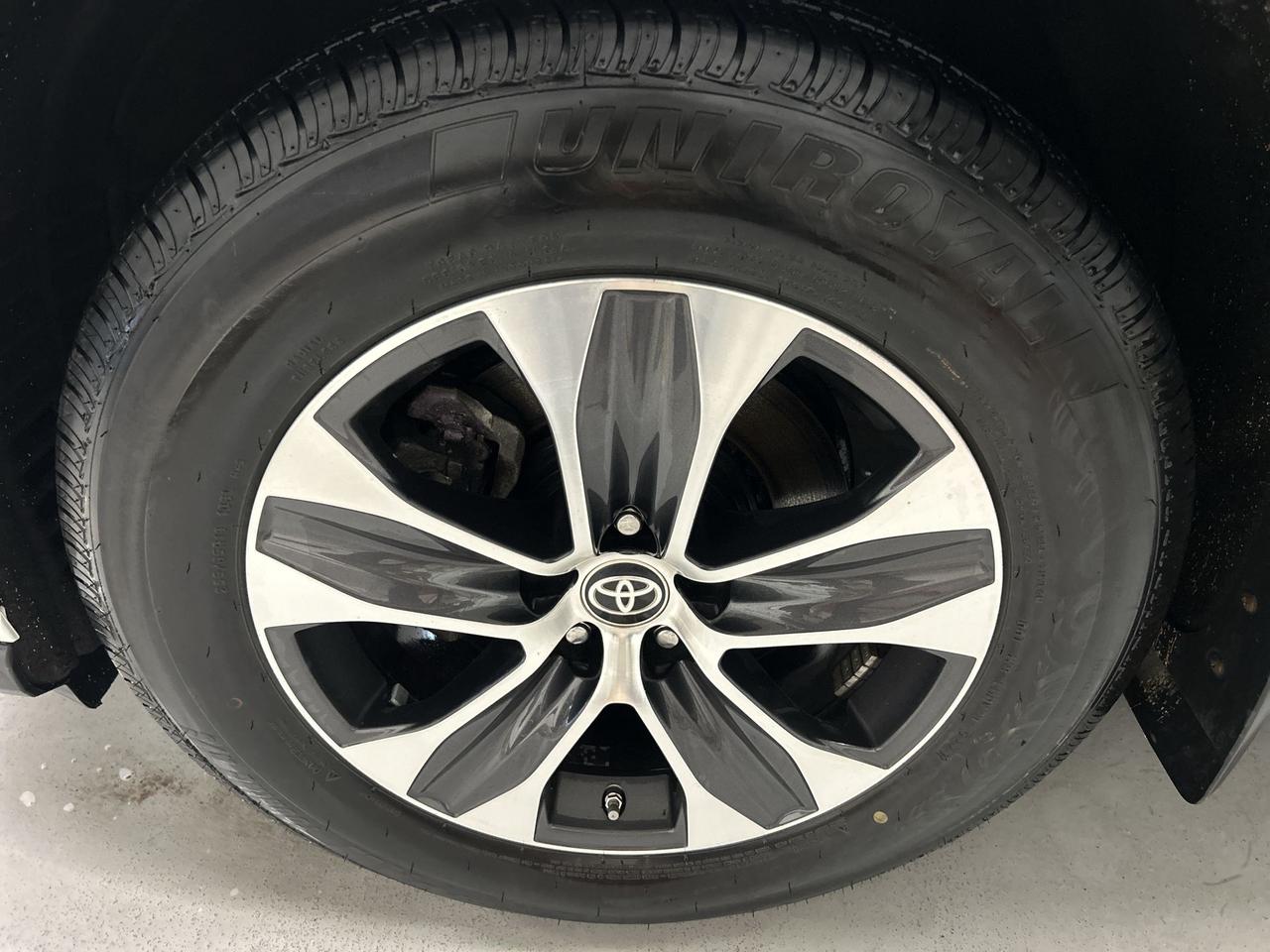 2020 Toyota Highlander XLE AWD | LOW KMS | 8-PASS | HTD LEATHER | SUNROOF Photo