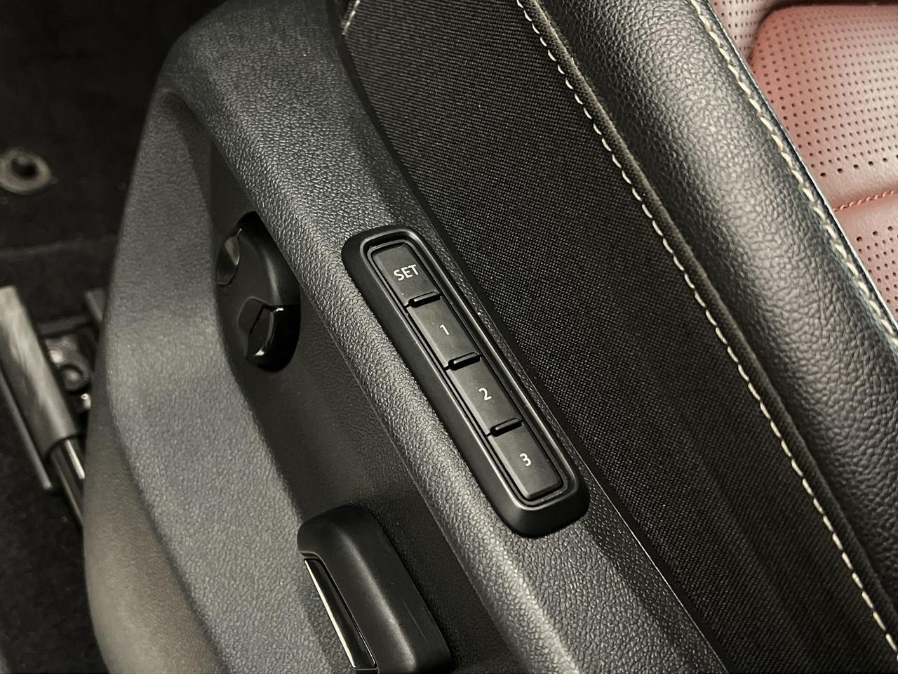 2023 Volkswagen Atlas Cross Sport EXCELINE R-LINE AWD | 3.5L V6 |LEATHER | PANO ROOF Photo