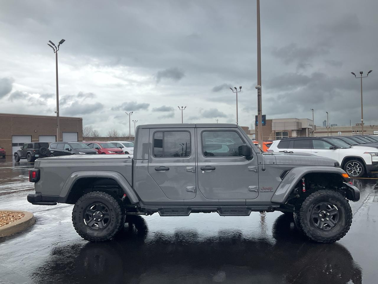 2022 Jeep Gladiator AS IS Photo3