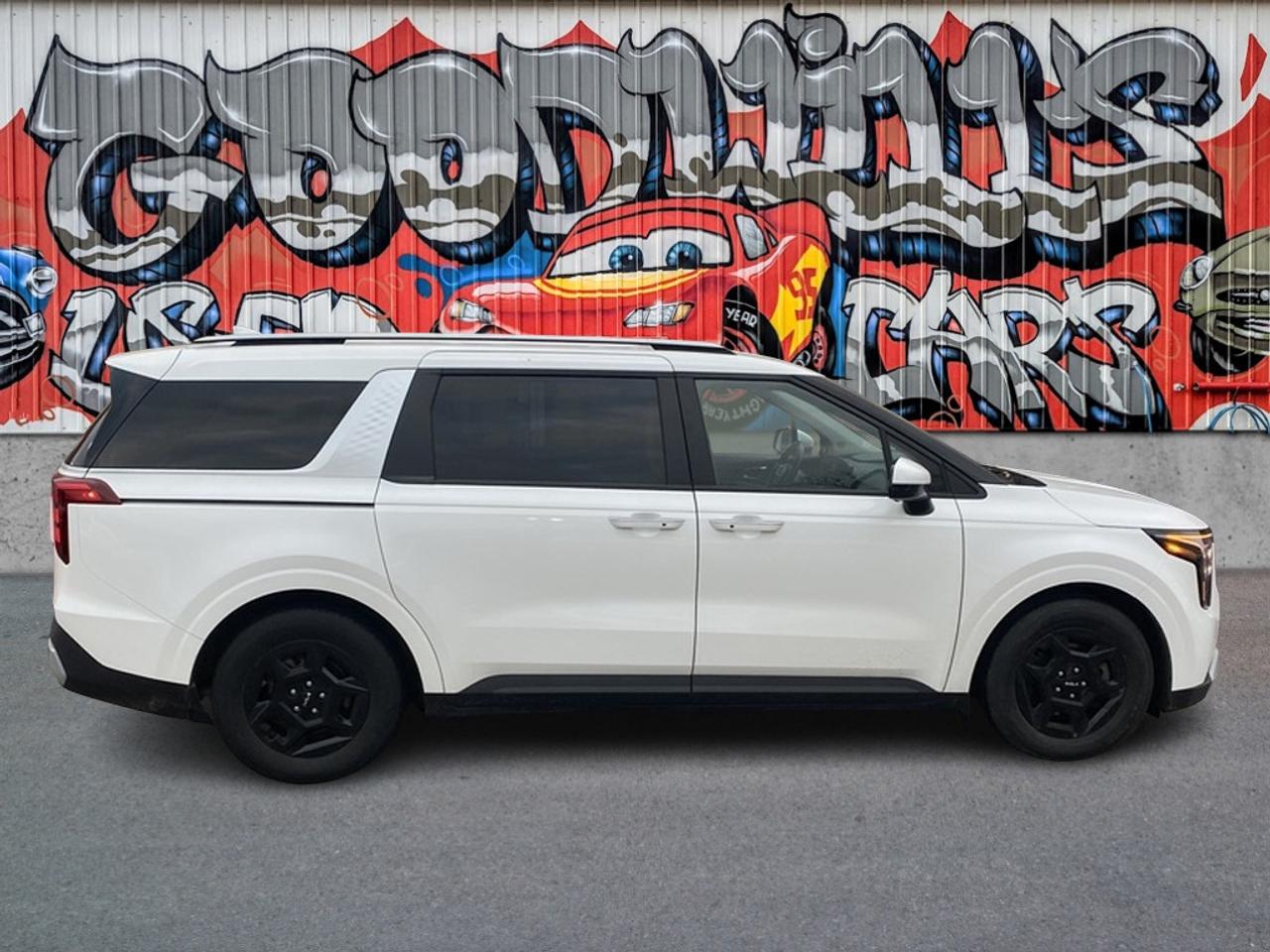 2025 Kia Carnival LX, REMOTE START, CLEAN CARFAX, 8 PASSENGER! - Photo #1