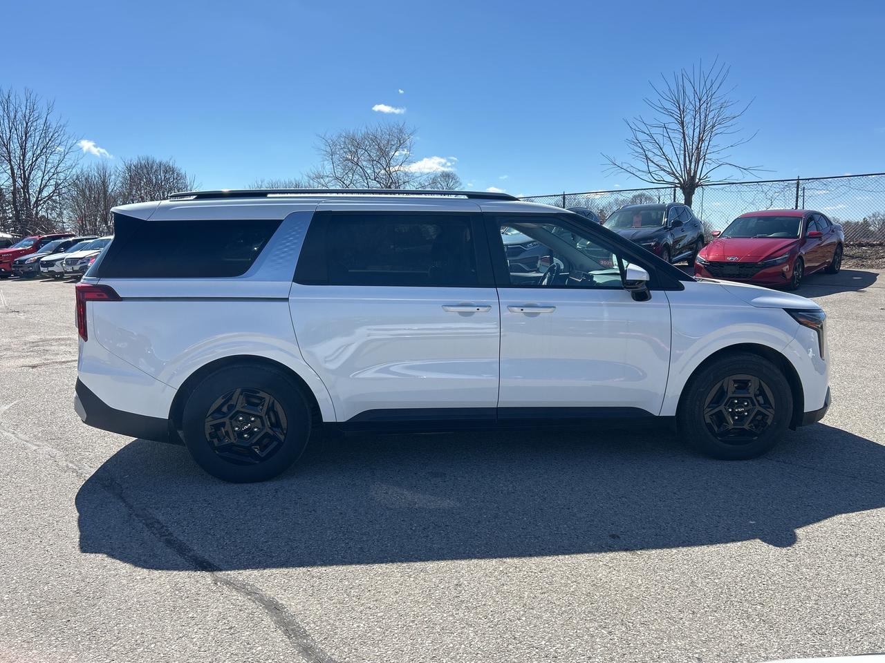 2025 Kia Carnival LX, REMOTE START, CLEAN CARFAX, 8 PASSENGER! - Photo #5