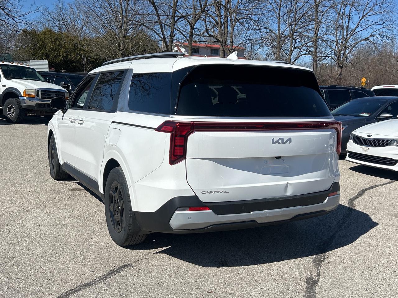 2025 Kia Carnival LX, REMOTE START, CLEAN CARFAX, 8 PASSENGER! - Photo #8