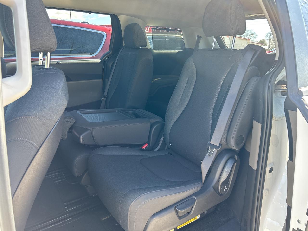 2025 Kia Carnival LX, REMOTE START, CLEAN CARFAX, 8 PASSENGER! - Photo #15
