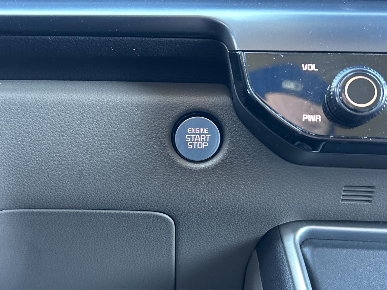 2025 Kia Carnival LX, REMOTE START, CLEAN CARFAX, 8 PASSENGER! - Photo #21