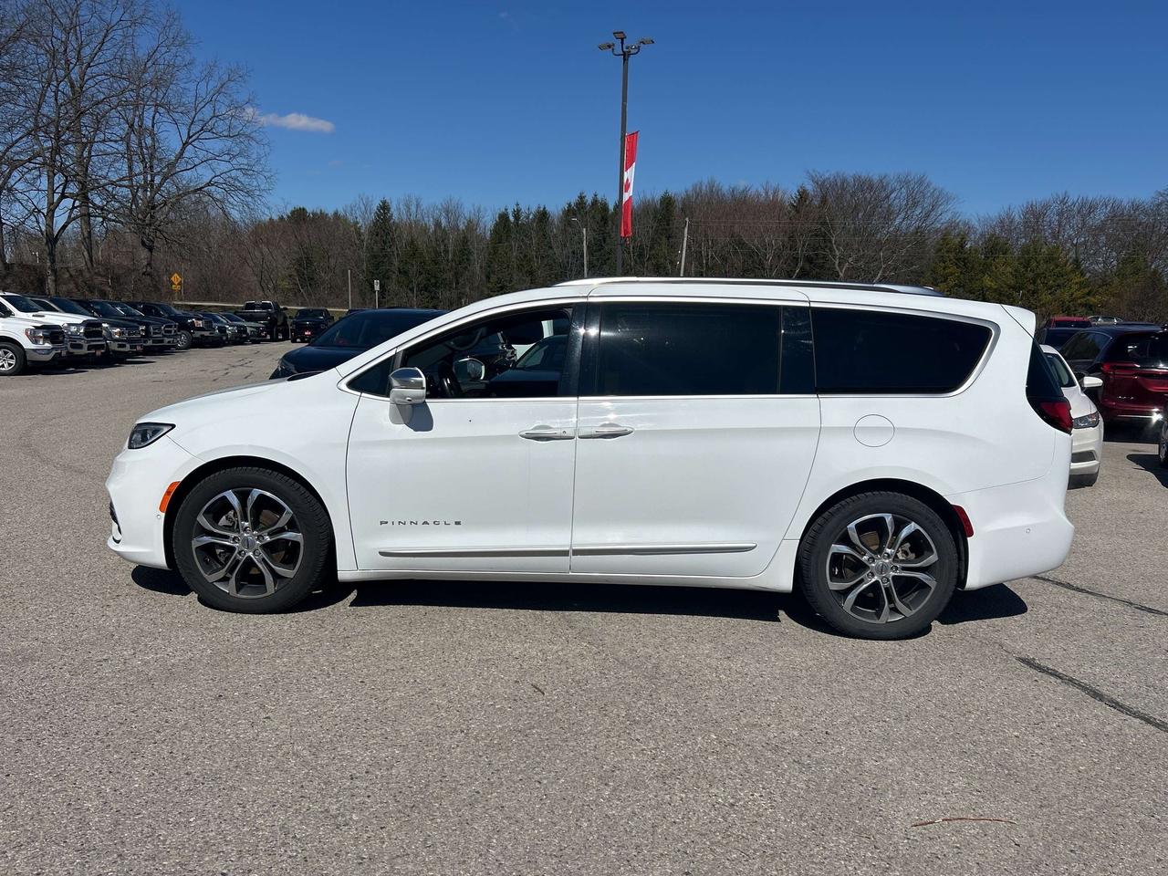2022 Chrysler Pacifica PINNACLE, 7 PASS, CLEAN CARFAX, REMOTE START! Photo