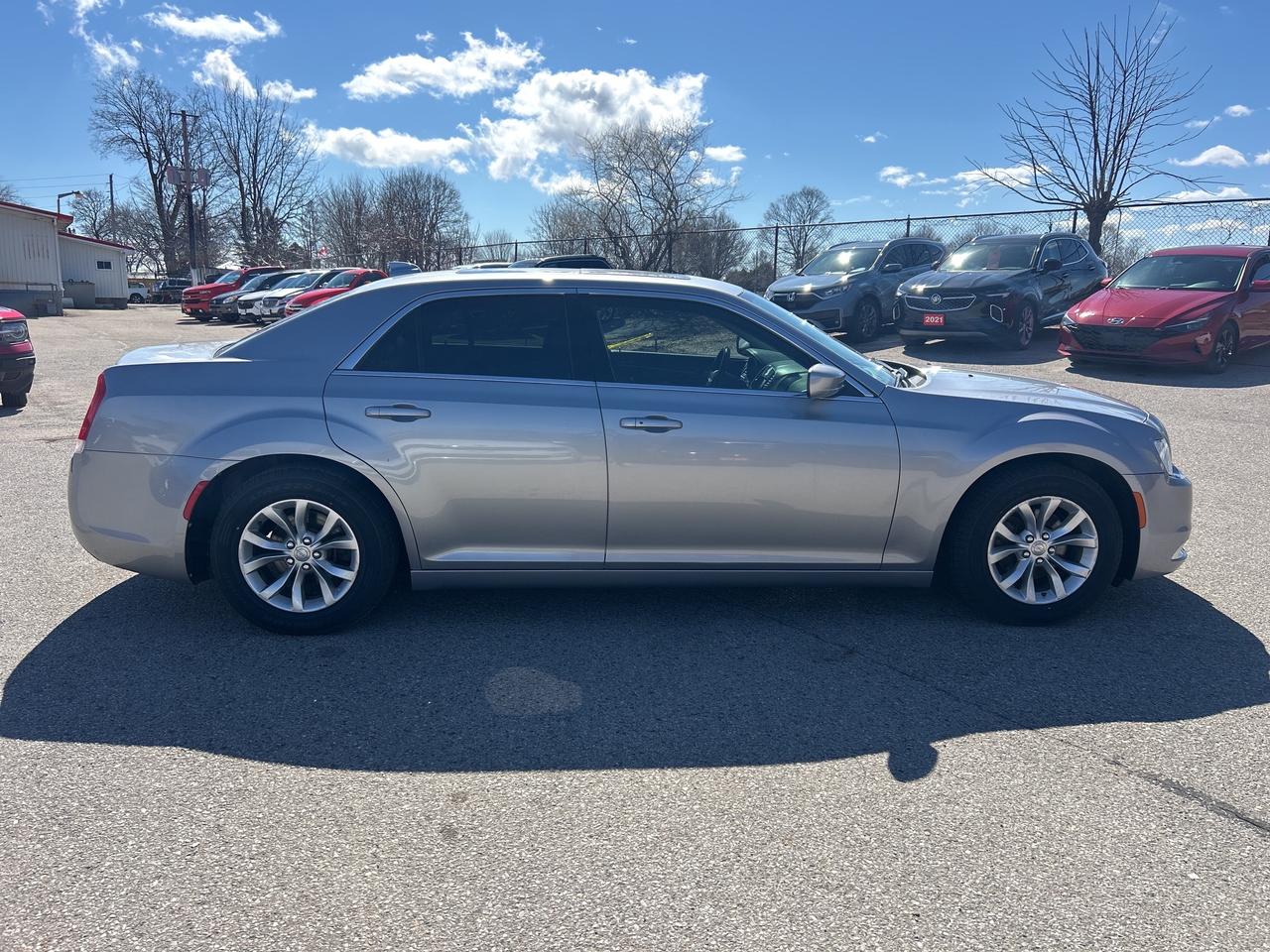 2018 Chrysler 300 TOURING, HEATED LEATHER, 3.6L, REMOTE START! - Photo #4