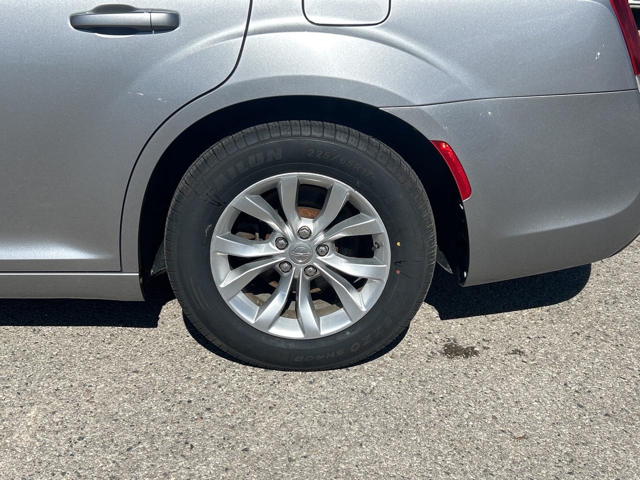 2018 Chrysler 300 TOURING, HEATED LEATHER, 3.6L, REMOTE START! - Photo #9