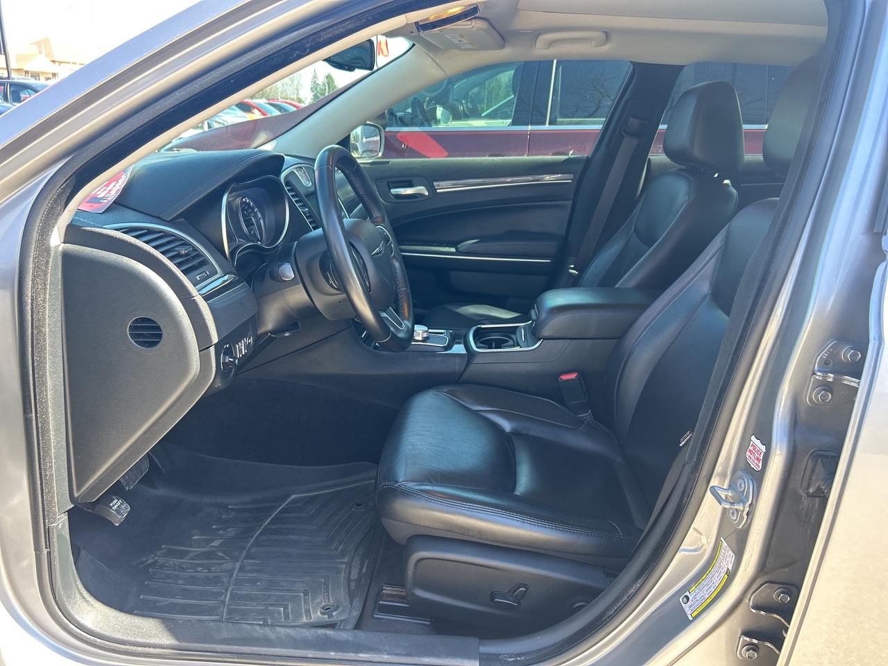 2018 Chrysler 300 TOURING, HEATED LEATHER, 3.6L, REMOTE START! - Photo #12