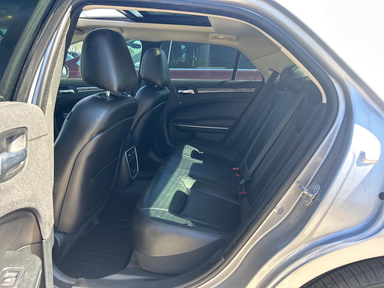 2018 Chrysler 300 TOURING, HEATED LEATHER, 3.6L, REMOTE START! - Photo #14