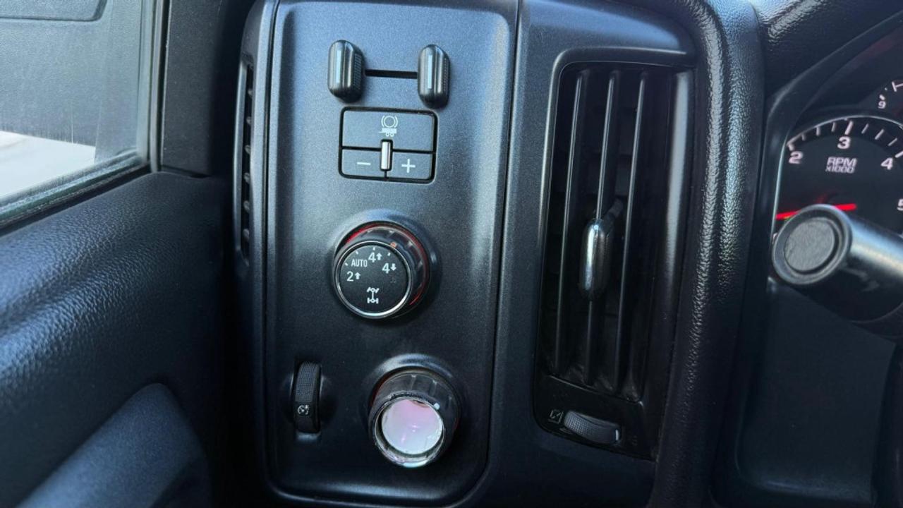 2015 GMC Sierra 1500 Base 4x2 Crew Cab 5.75 ft. box 143.5 in. WB Automatic Photo