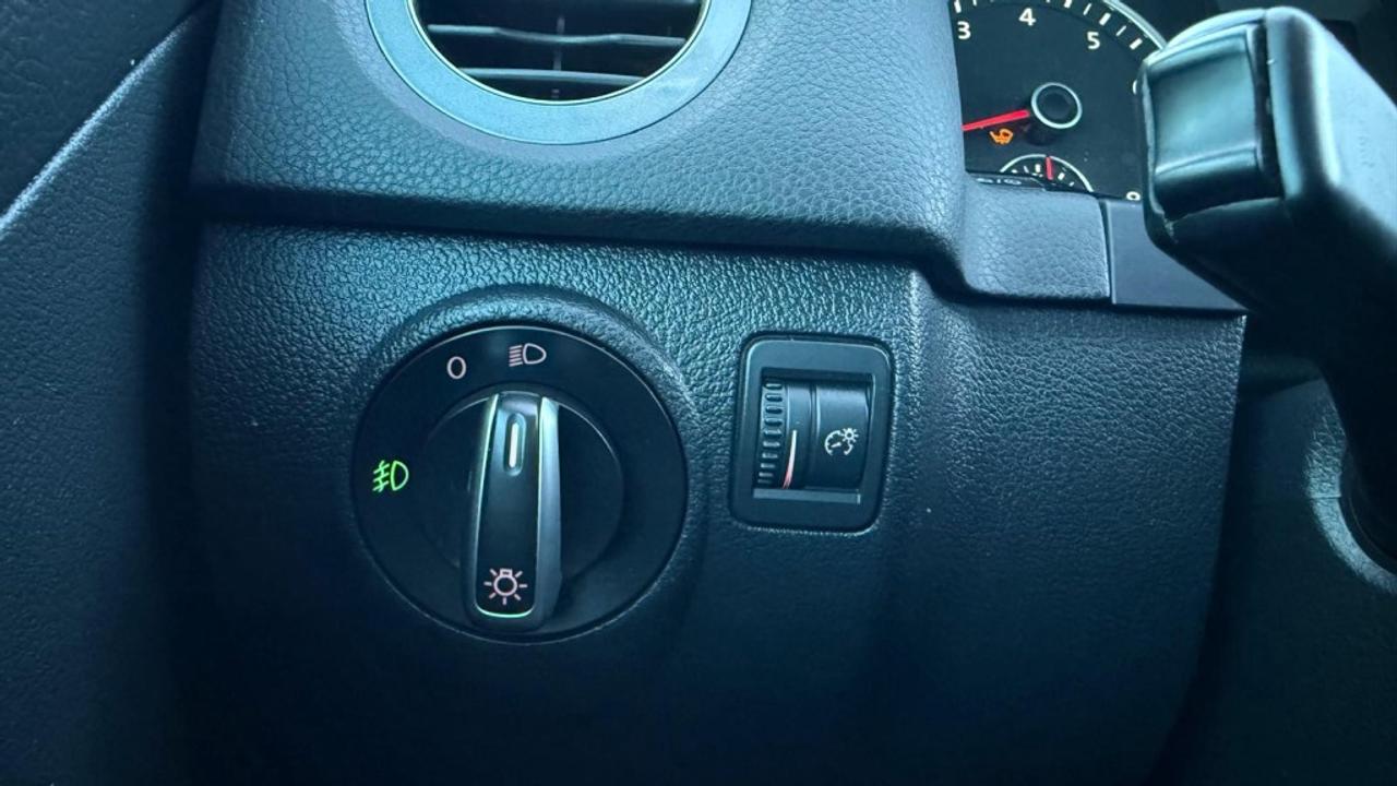 2014 Volkswagen Tiguan Auto, FWD, 2.0L 4cyl, Gas Photo