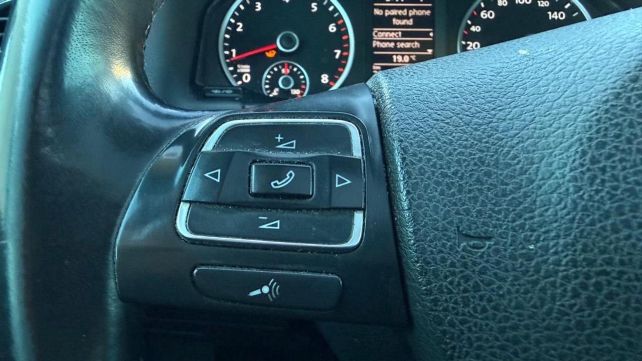 2014 Volkswagen Tiguan Auto, FWD, 2.0L 4cyl, Gas Photo