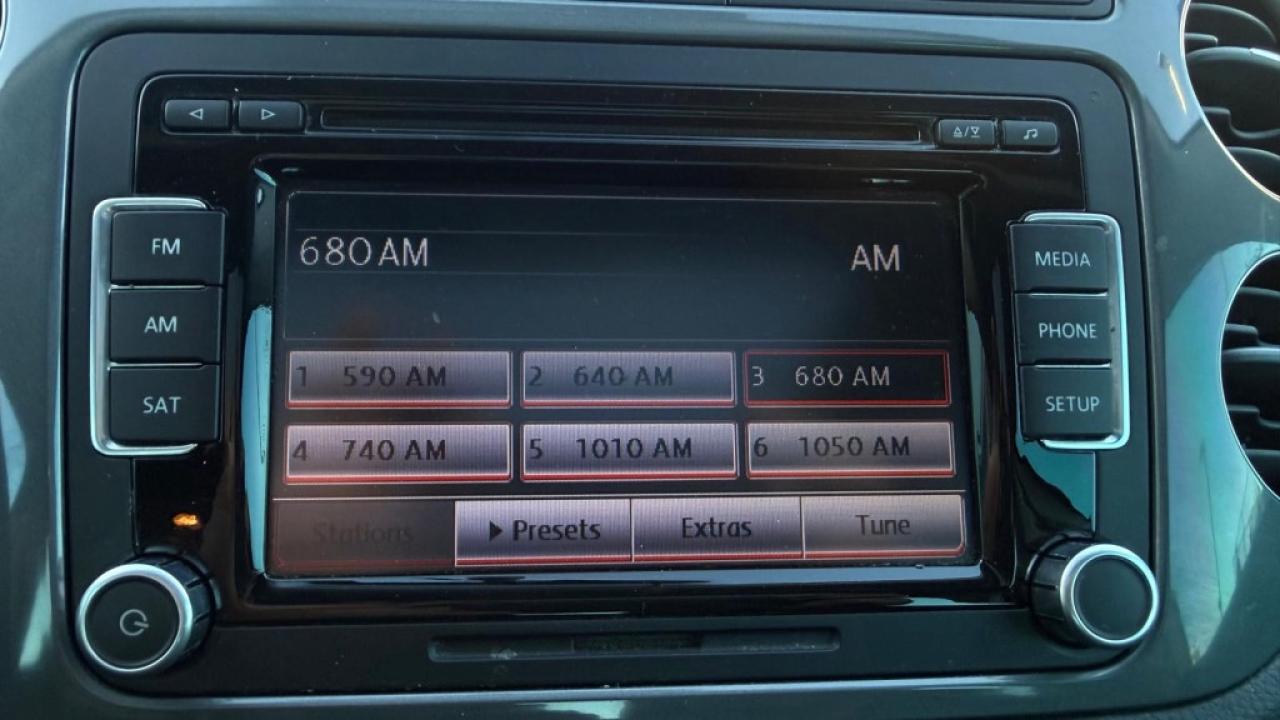 2014 Volkswagen Tiguan Auto, FWD, 2.0L 4cyl, Gas Photo