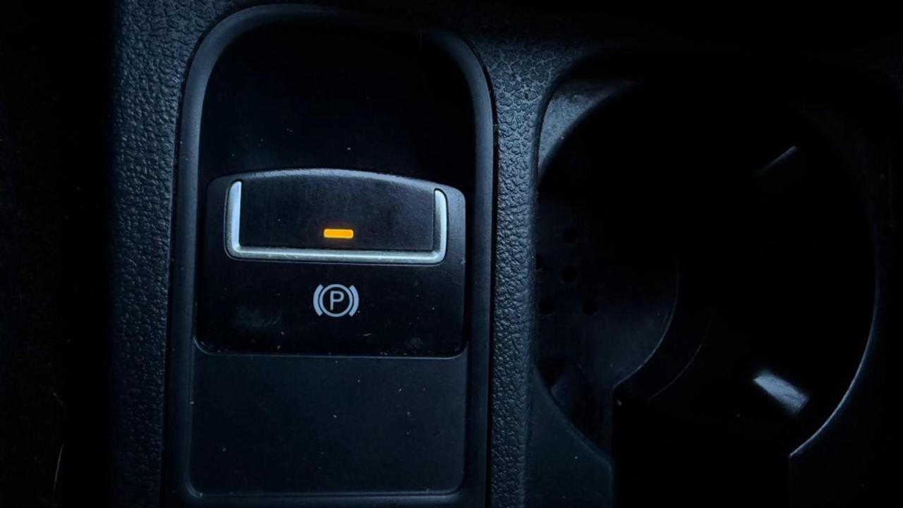 2014 Volkswagen Tiguan Auto, FWD, 2.0L 4cyl, Gas Photo