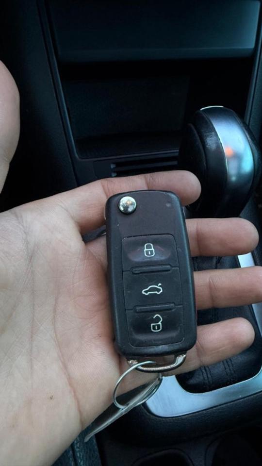 2014 Volkswagen Tiguan Auto, FWD, 2.0L 4cyl, Gas Photo