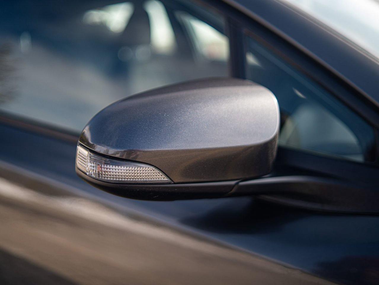 2018 Toyota C-HR XLE Premium Photo