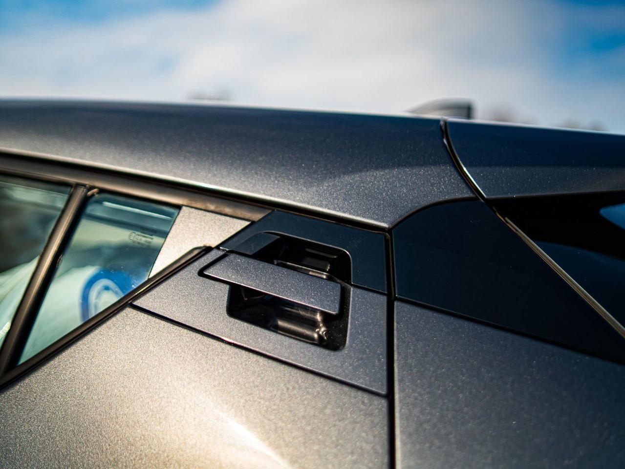 2018 Toyota C-HR XLE Premium Photo