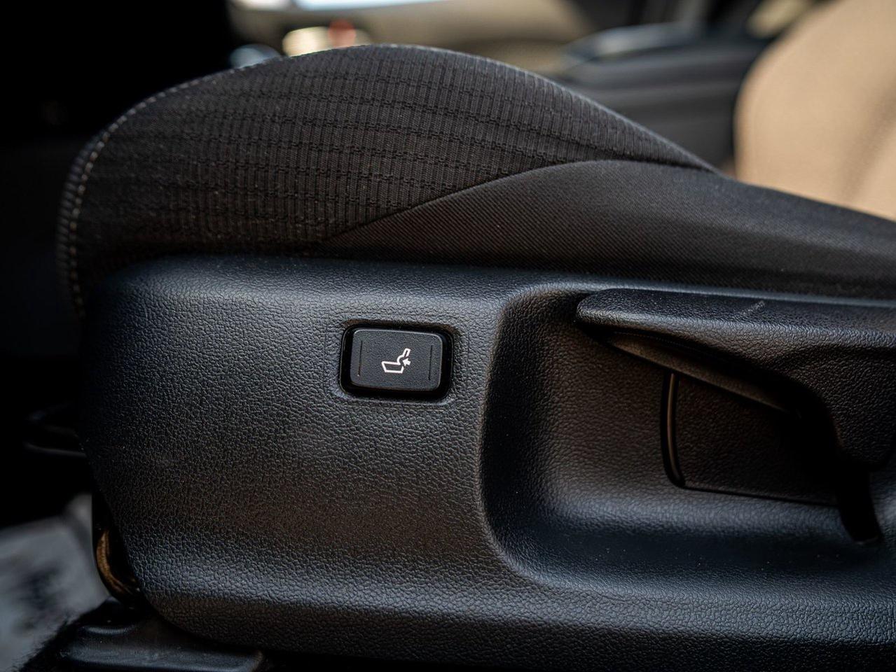 2018 Toyota C-HR XLE Premium Photo