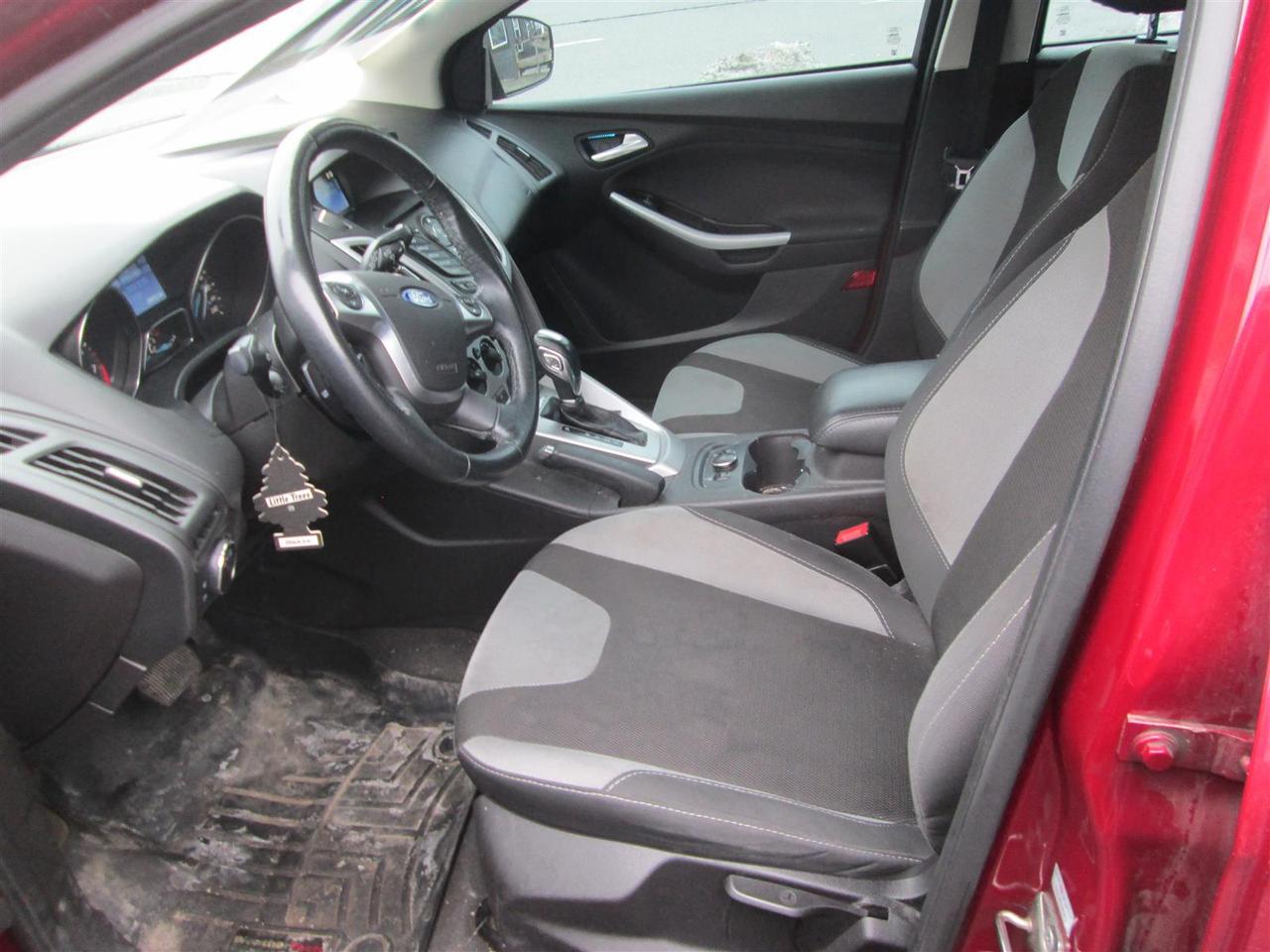 2014 Ford Focus SE Hatch Photo4